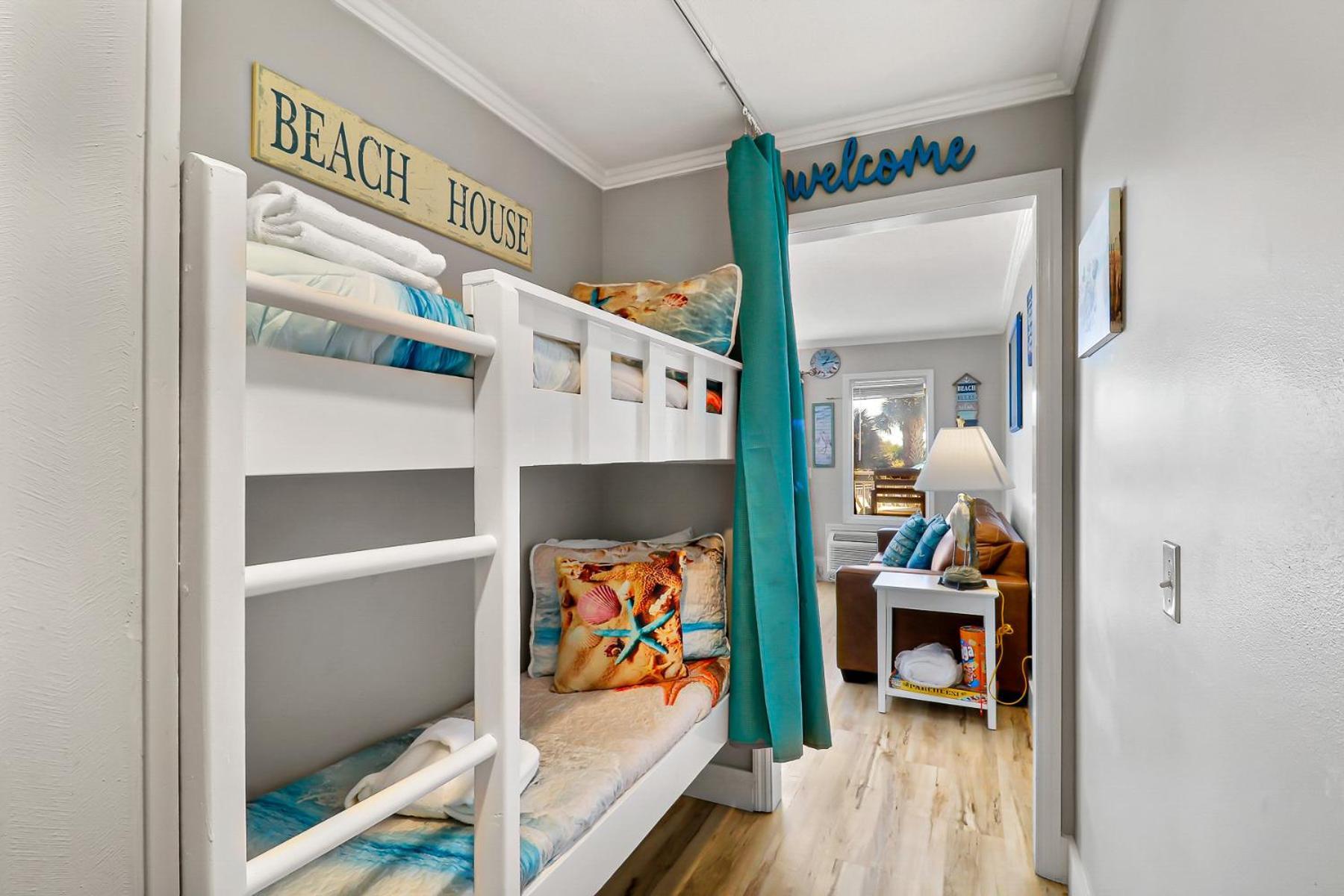 Ocean Dunes Villas #111, Beach Condo In Coligny Beach, 43 S Forest Beach Dr, Hilton Head Sc, Oceanfront Condo, Heated Pool, By Vacation Rental Hhi Hilton Head Island Exterior foto