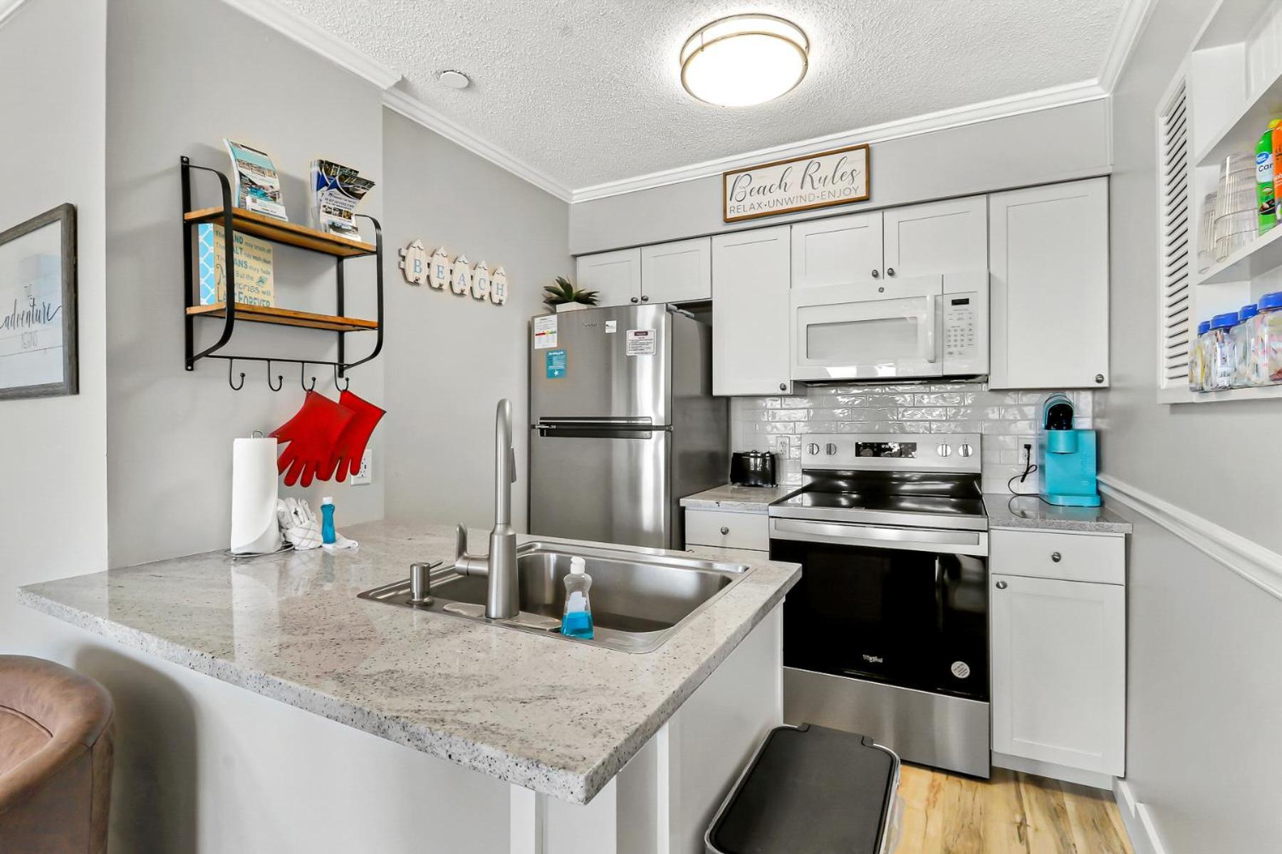Ocean Dunes Villas #111, Beach Condo In Coligny Beach, 43 S Forest Beach Dr, Hilton Head Sc, Oceanfront Condo, Heated Pool, By Vacation Rental Hhi Hilton Head Island Exterior foto